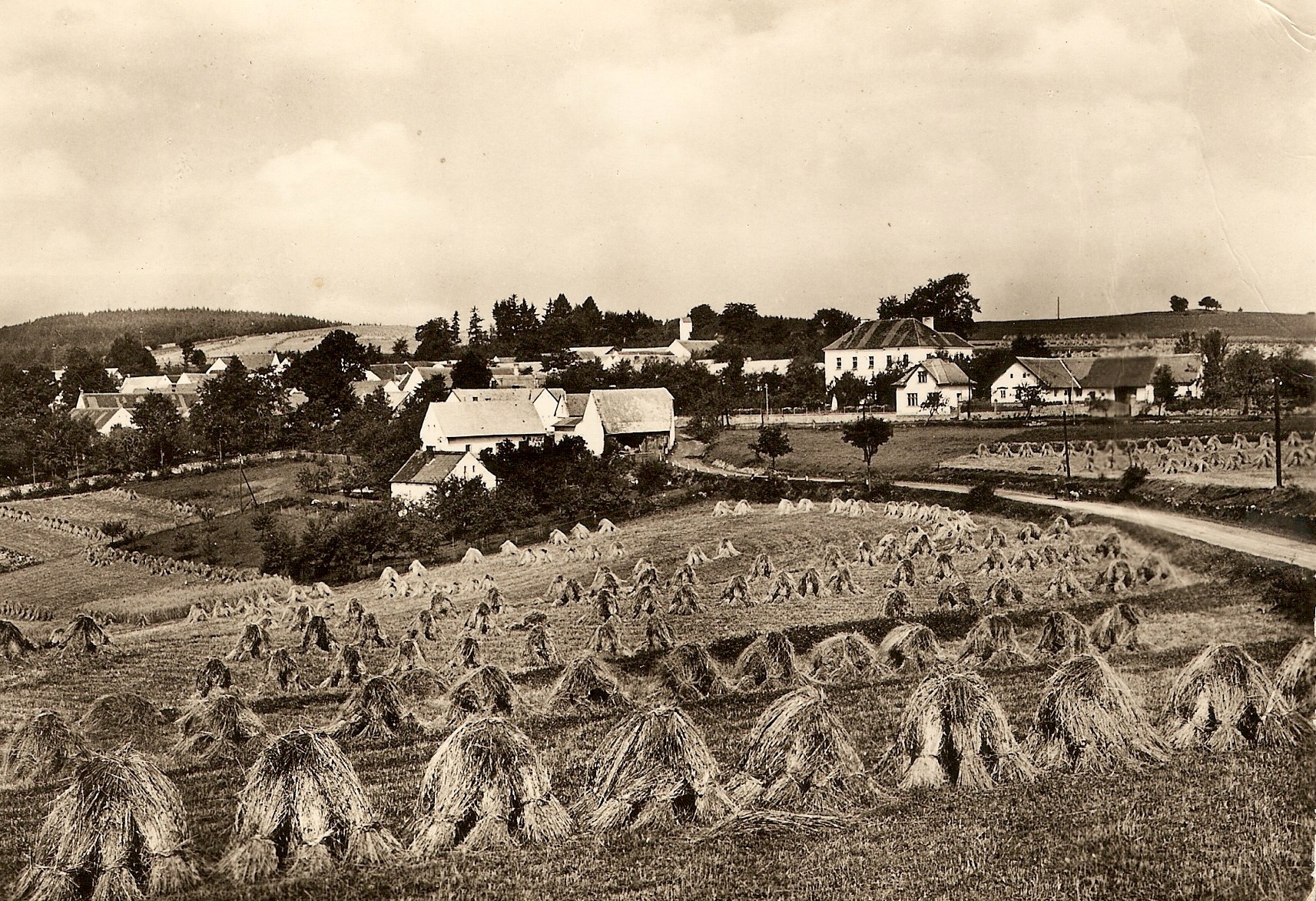 Pohled od Křížku 50 léta, pohlednice Orbis Praha, foto M.Krob (majitel pohlednice Zábranský Fr.)